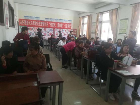 辽阳智慧社区进杏装传家风?沉家教” 公益讲堂